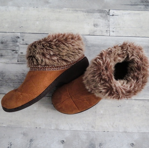 isotoner Shoes - Faux fur tan bootie slippers